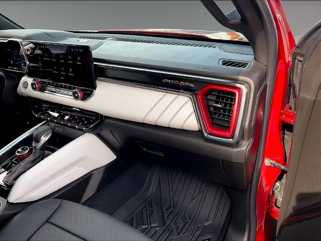 Used 2025 GMC Canyon AT4 w/ AT4X Package AWD/4WD image 12