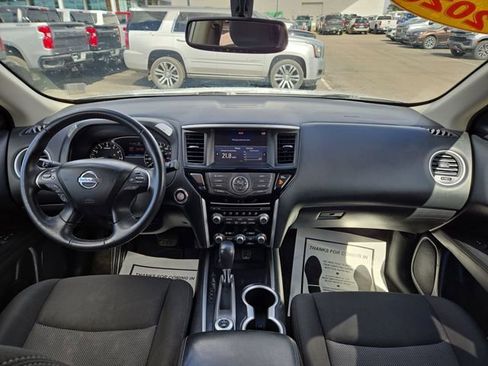 Used 2020 Nissan Pathfinder SV image 4