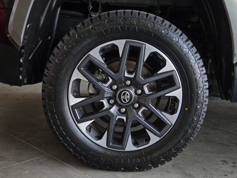 Used 2025 Toyota Tundra Limited AWD/4WD image 5