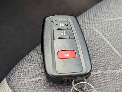 Used 2019 Toyota RAV4 XLE AWD/4WD image 29