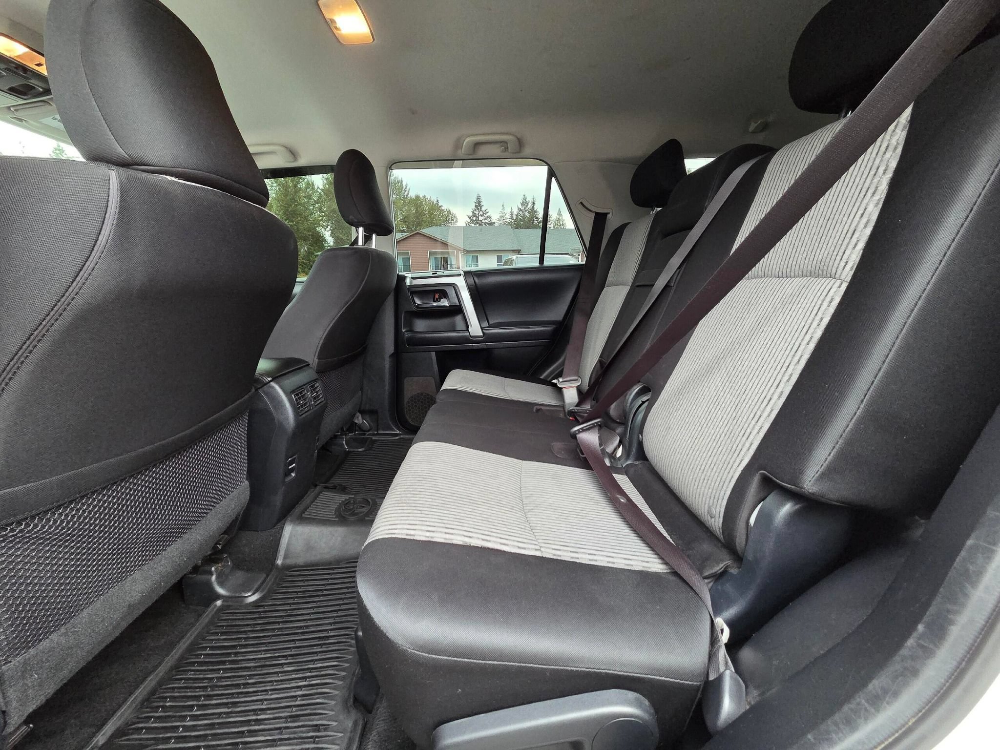 Used 2018 Toyota 4Runner SR5 AWD/4WD image 25