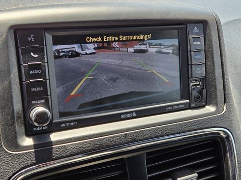Used 2019 Dodge Grand Caravan SXT FWD image 19
