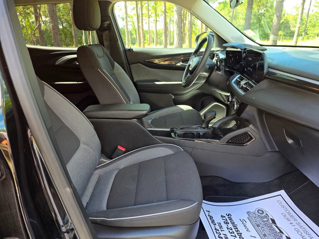 Used 2025 Chevrolet TrailBlazer LT FWD image 24