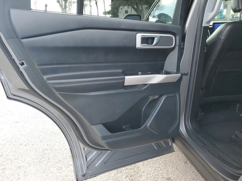 Used 2022 Ford Explorer XLT w/ Equipment Group 202A image 13