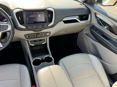 Used 2023 GMC Terrain SLT image 12
