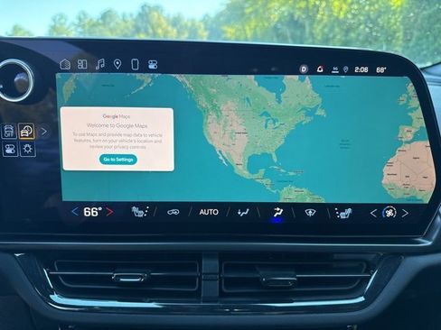 Used 2024 Chevrolet Equinox EV RS image 18