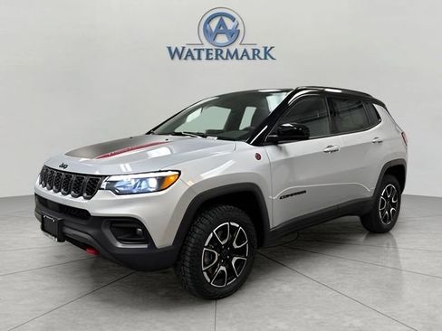 Used 2025 Jeep Compass Trailhawk w/ Trailhawk Elite Group AWD/4WD image 1