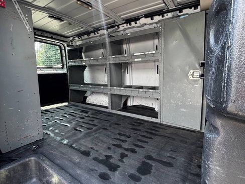 Used 2017 Chevrolet Express 2500 RWD image 17