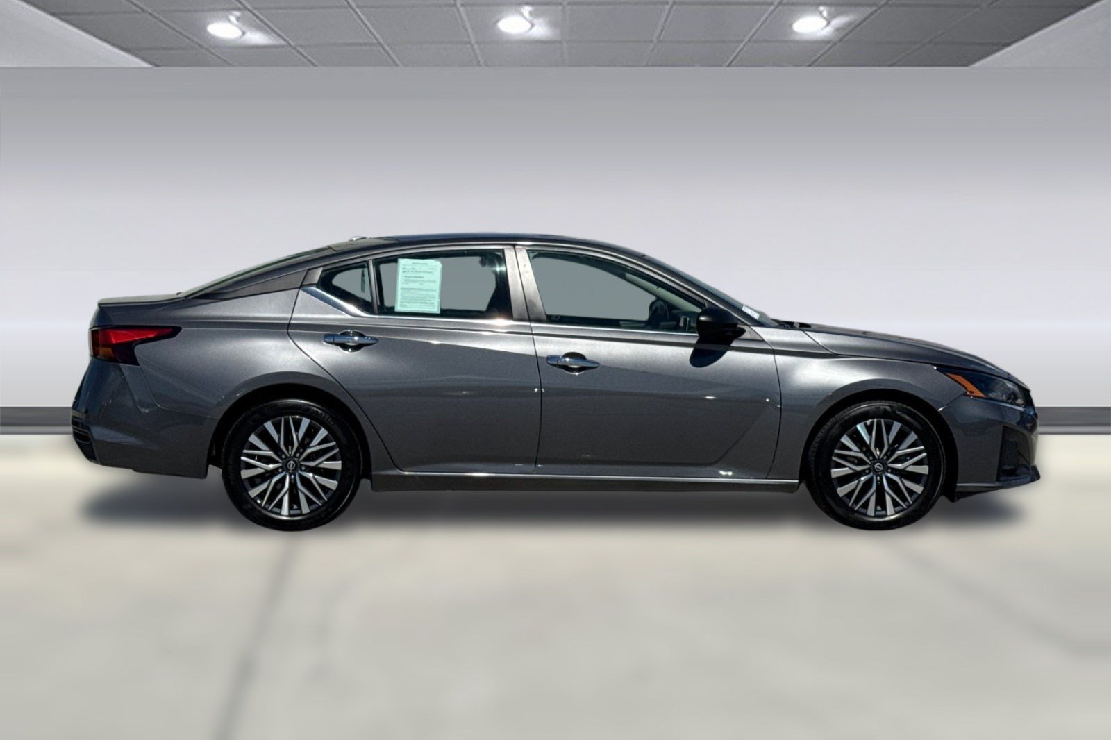 Used 2025 Nissan Altima 2.5 SV FWD image 8