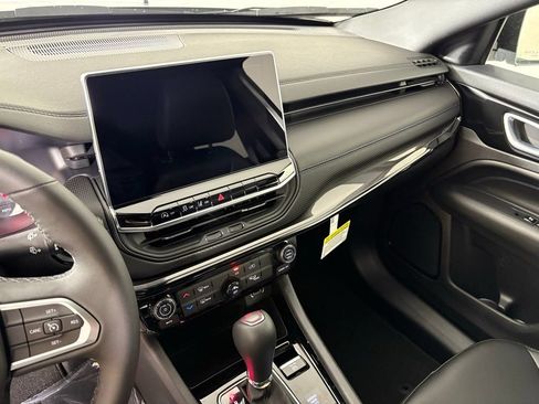 New 2026 Jeep Compass Latitude AWD/4WD image 24