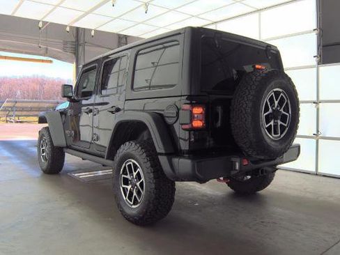 Used 2025 Jeep Wrangler Unlimited Rubicon AWD/4WD image 6