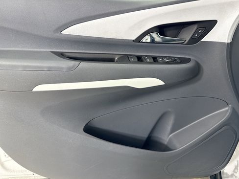 Used 2020 Chevrolet Bolt LT image 17