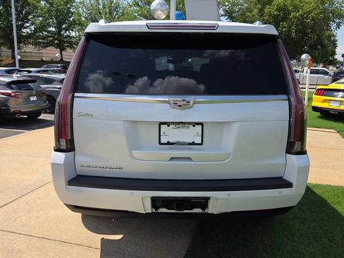 Used 2016 Cadillac Escalade Luxury RWD image 13