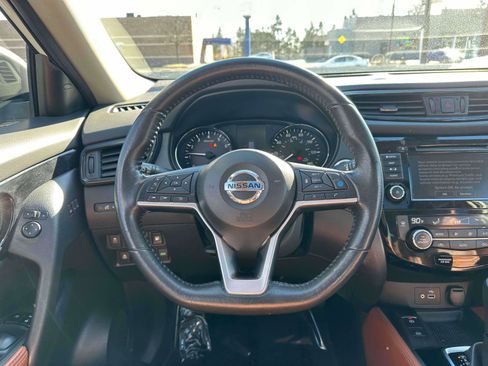 Used 2019 Nissan Rogue SL w/ Premium Package image 12