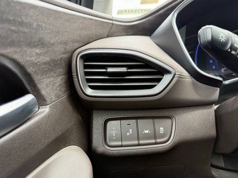 Used 2020 Hyundai Santa Fe SEL FWD image 12