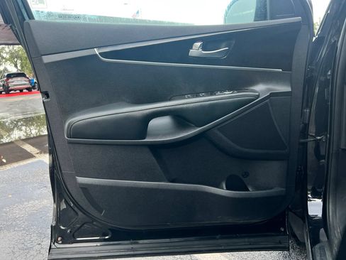 Used 2017 Kia Sorento AWD image 9
