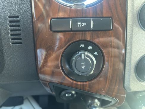 Used 2015 Ford F250 Lariat w/ Chrome Package image 24