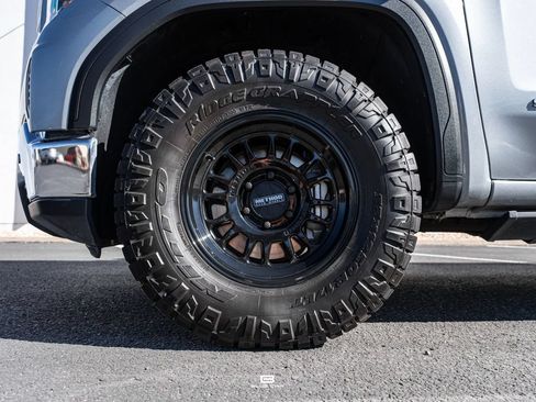 Used 2025 GMC Sierra 1500 SLE w/ X31 Off-Road Package AWD/4WD image 5