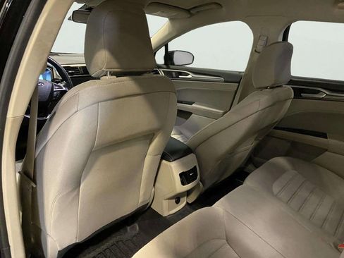 Used 2020 Ford Fusion SE FWD image 18