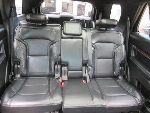 Used 2017 Ford Explorer Platinum AWD/4WD image 23