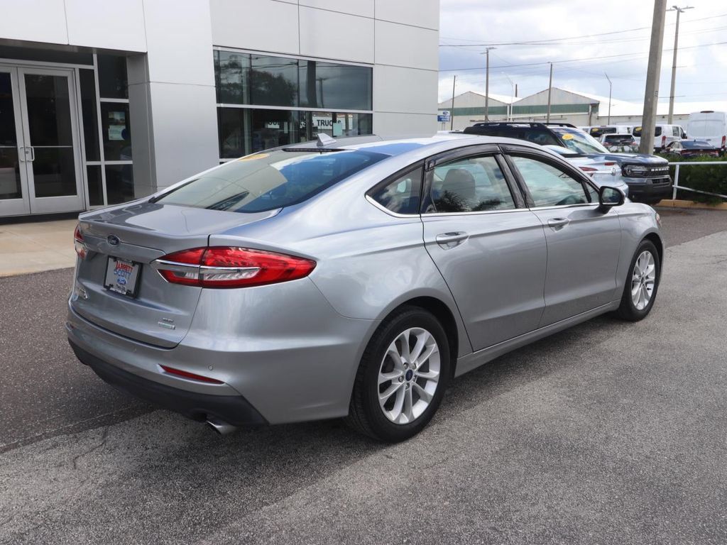 Used 2020 Ford Fusion SE FWD image 13