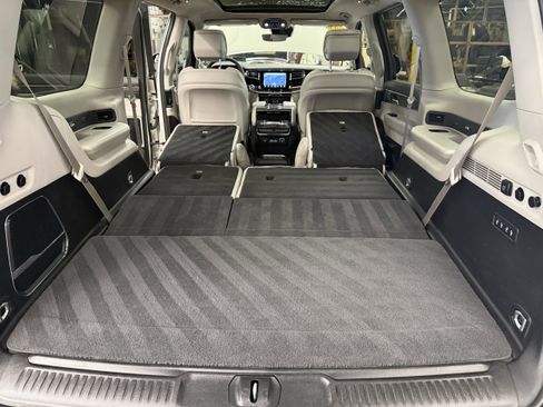 Used 2022 Jeep Wagoneer Series III w/ Premium Group I image 14