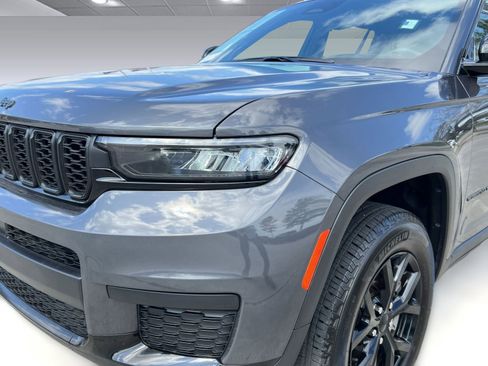 Used 2024 Jeep Grand Cherokee L Altitude image 11