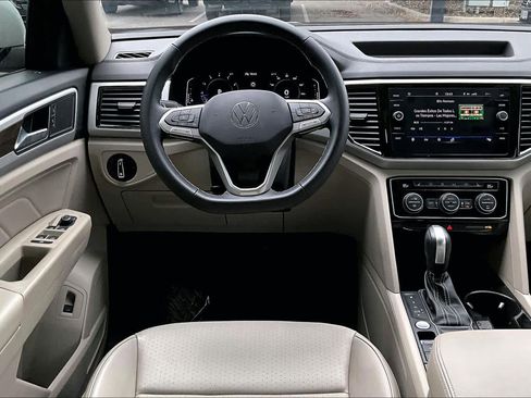 Certified 2022 Volkswagen Atlas SE image 6