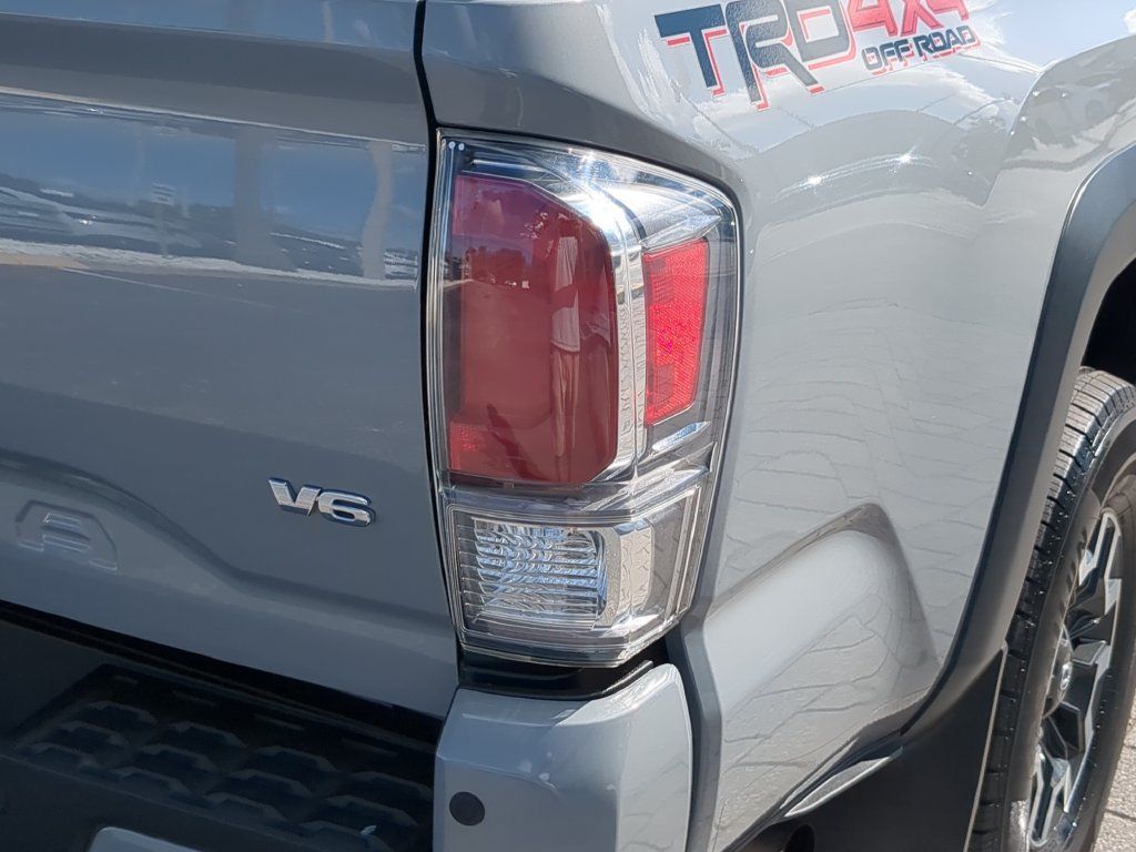 Used 2020 Toyota Tacoma TRD Off-Road w/ TRD Premium Off Road Package AWD/4WD image 8