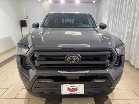 Certified 2025 Toyota Tacoma SR5 AWD/4WD image 2