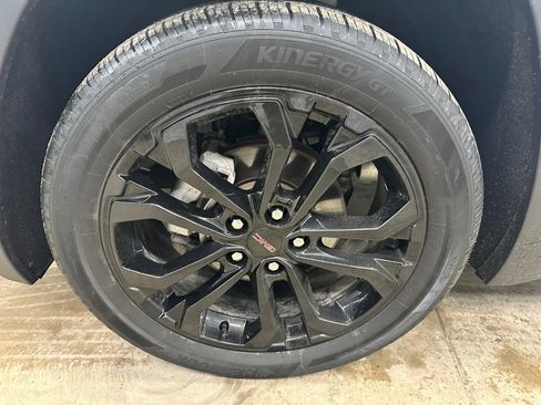 Certified 2022 GMC Terrain SLE w/ Driver Convenience Package image 36