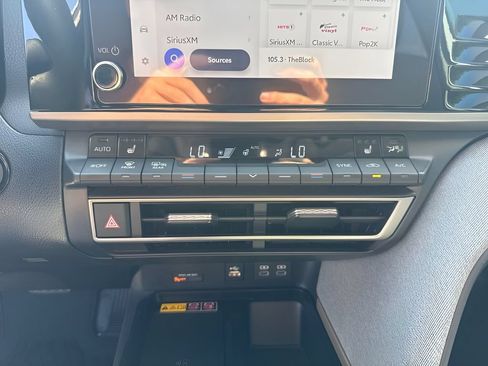 Used 2025 Toyota Camry LE w/ Convenience Package FWD image 22