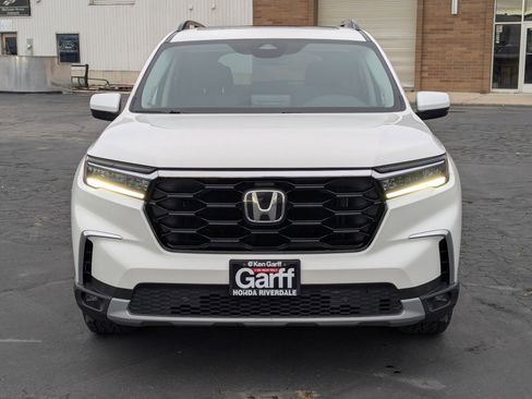 Used 2023 Honda Pilot Touring image 11