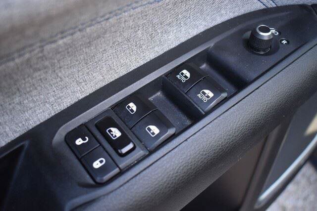 Used 2024 Jeep Compass Latitude AWD/4WD image 23