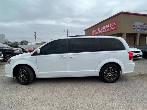 Used 2019 Dodge Grand Caravan GT image 4