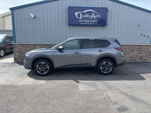 Used 2025 Nissan Rogue SV AWD/4WD image 1