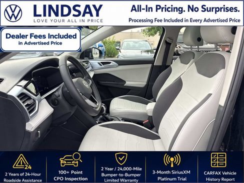 Certified 2025 Volkswagen Taos SE w/ Panoramic Sunroof Package AWD/4WD image 11