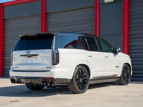 Used 2025 Cadillac Escalade V w/ LPO, ONYX Package image 5