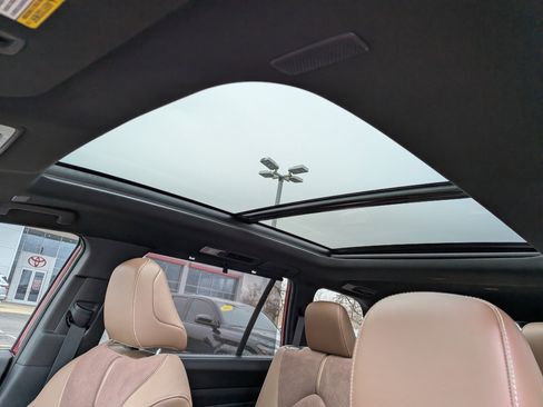 Used 2024 Toyota Grand Highlander AWD Hybrid image 19