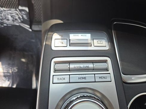 Used 2023 Genesis GV70 2.5T AWD/4WD image 19