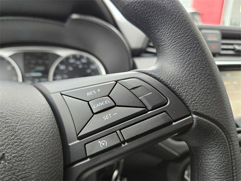 Used 2025 Nissan Versa S w/ Trunk Package image 21