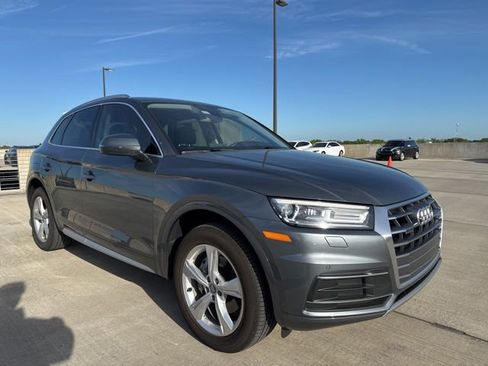 Used 2020 Audi Q5 2.0T Premium w/ Convenience Package image 1