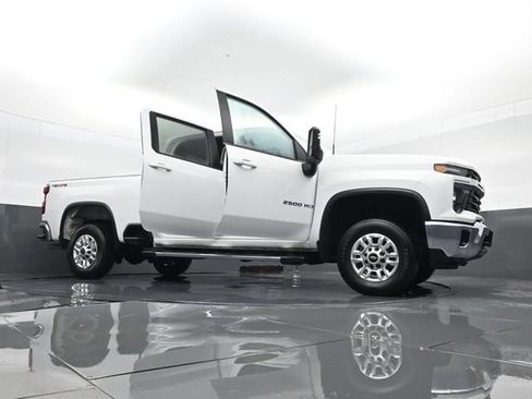 Used 2025 Chevrolet Silverado 2500 LT w/ Convenience Package AWD/4WD image 32