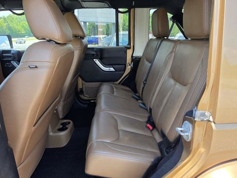 Used 2015 Jeep Wrangler Unlimited Sahara w/ Max Tow Package AWD/4WD image 4