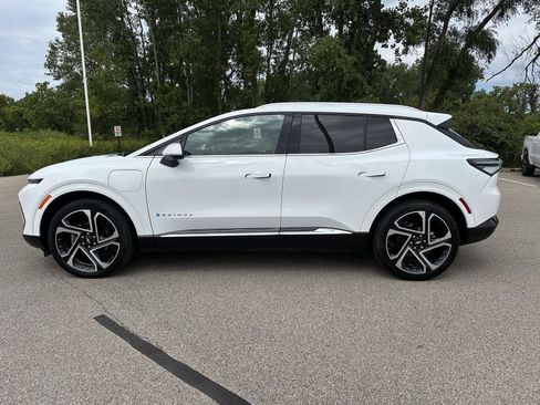 Used 2024 Chevrolet Equinox EV LT AWD/4WD image 2