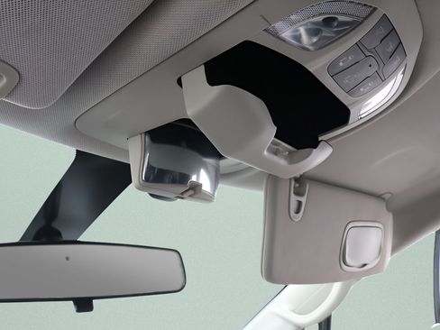 Used 2018 Chrysler Pacifica Touring-L FWD image 16