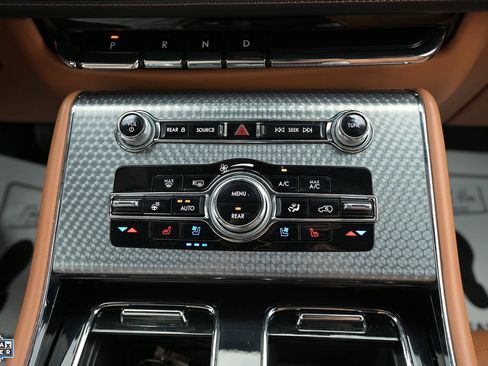 Used 2023 Lincoln Aviator Black Label w/ Jet Package AWD/4WD image 3