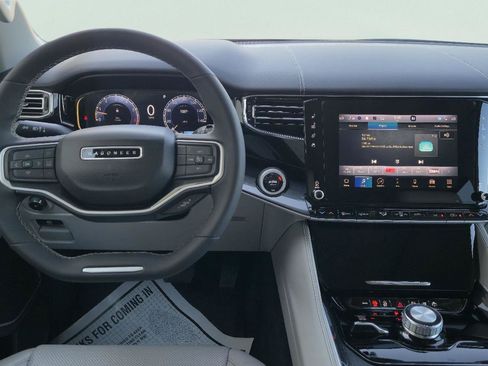 Used 2022 Jeep Wagoneer Series I w/ Premium Group I AWD/4WD image 16