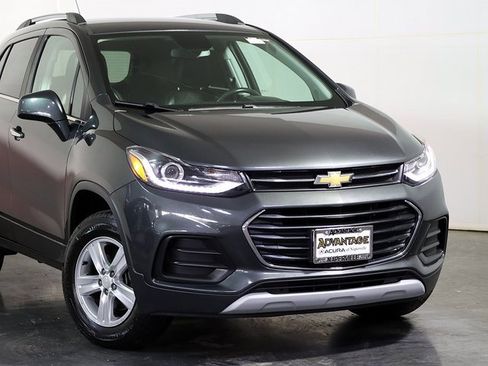 Used 2020 Chevrolet Trax LT w/ LT Convenience Package image 6