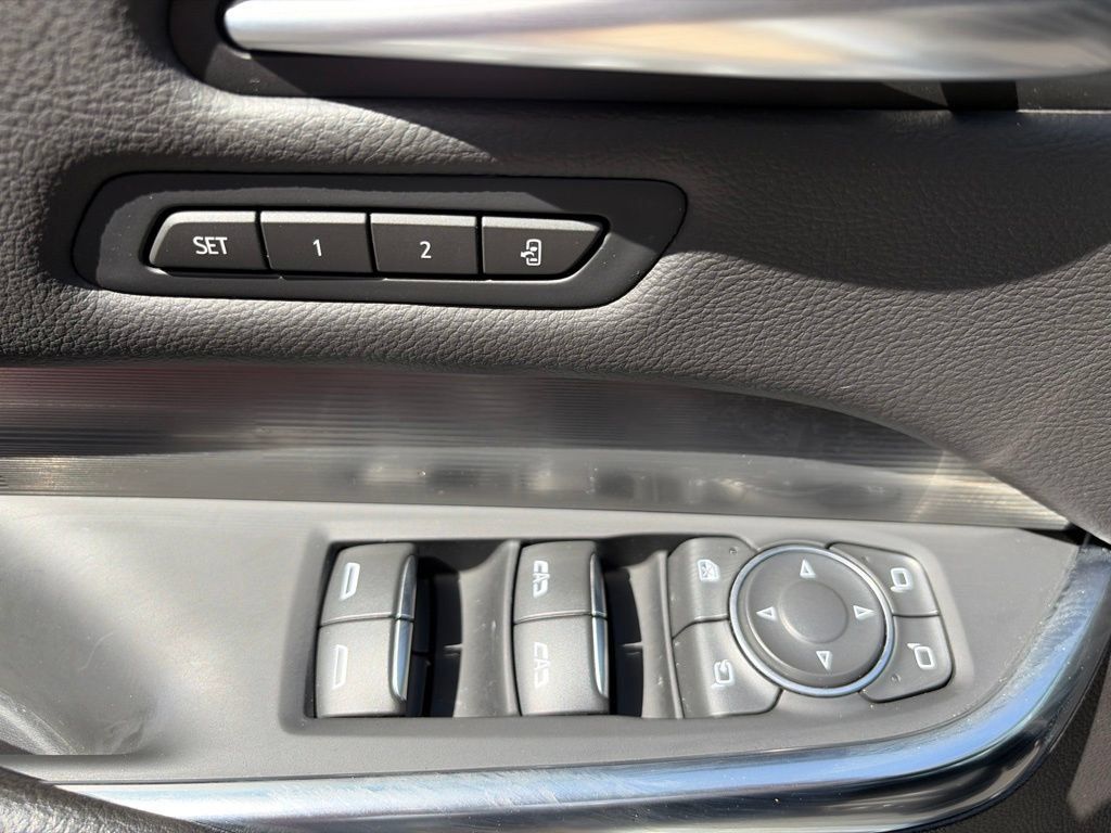 Used 2025 Cadillac XT4 Premium Luxury FWD image 24